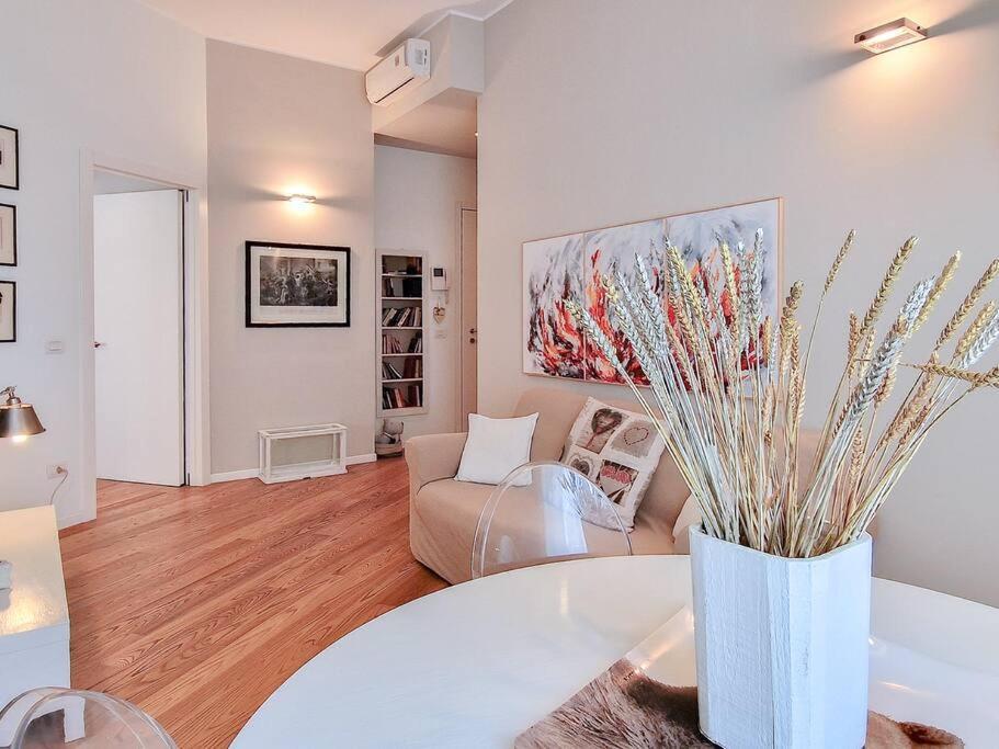 Charme On The River - City Center Apartment Verona Exterior photo