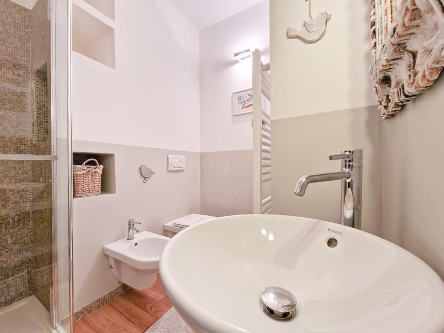 Charme On The River - City Center Apartment Verona Exterior photo